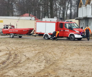 Dramatyczna akcja nad jeziorem w Skorzęcinie! Heroiczna walka o życie nurka