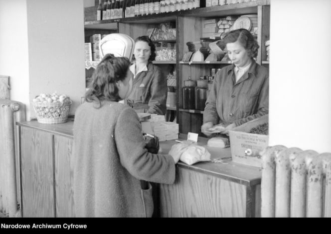 Sklep wielobranżowy Powszechny Dom Towarowy