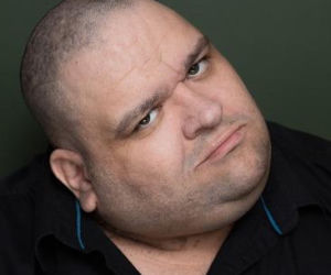 Taksówkarz i aktor z „Pitbulla” w szpitalu. Walczy o powrót do zdrowia. „Ludzie umierali obok mnie”