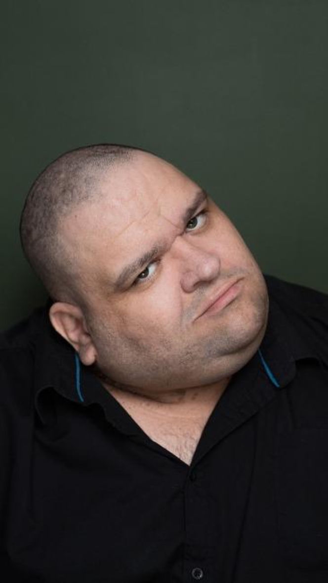 Taksówkarz i aktor z „Pitbulla” w szpitalu. Walczy o powrót do zdrowia. „Ludzie umierali obok mnie”