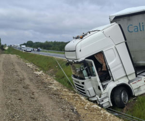 Ciężarówka blokuje obwodnicę Wąchocka