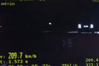 Ponad 200 km na liczniku auta. Policjanci z Leszna podsumowują świąteczny weekend [FILM]