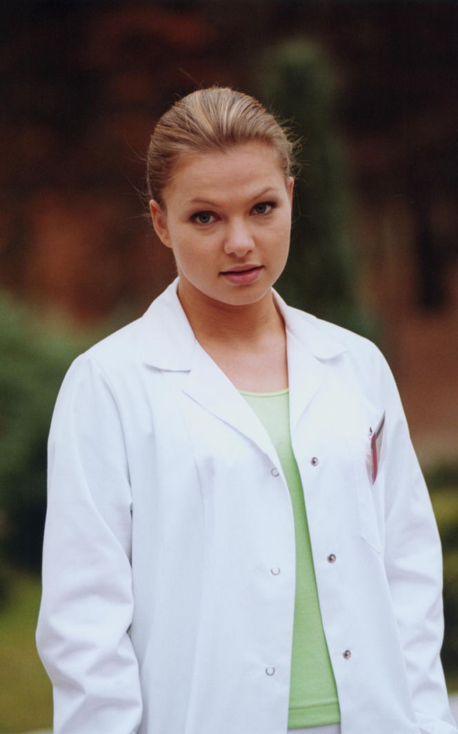 - Katarzyna Bujakiewicz przez lata grała w "Na dobre i na złe". Tak wyglądała na początku swojej przygody z serialem