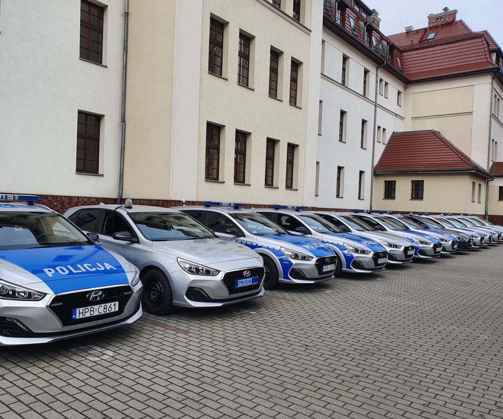 Wrocławska policja ma nowe pojazdy służbowe. Współfinansowało je miasto