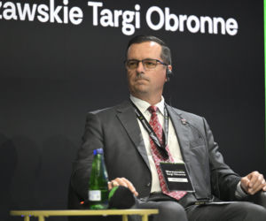 Warszawskie Targi Obronne. Scena Biała. Śmigłowiec przyszłości. Od pola walki po akcje ratownicze. Jak projektować i wybierać śmigłowce do najbardziej wymagających operacji?