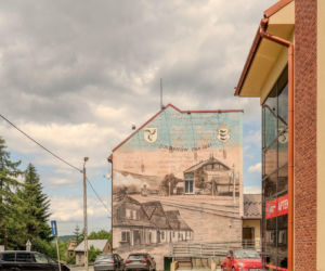 To miasto ma jeden z najpiękniejszych ratuszy w Małopolsce. Jego mieszkańcy od wieków są znani z wielkiej pobożności