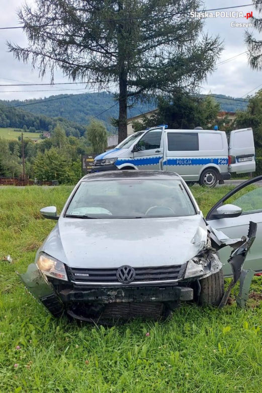 Ucieczka przed policją zakończona w rowie
