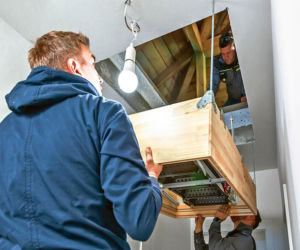 Umieszczenie skrzynki w otworze