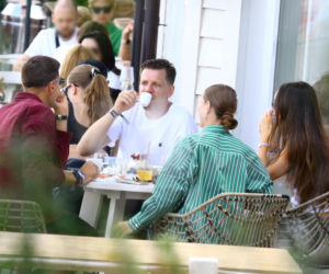 Wojciech Szczęsny z żona buszują po straganach nad polskim morzem. Spójrzcie na spodnie Mariny, to hit Sopotu!