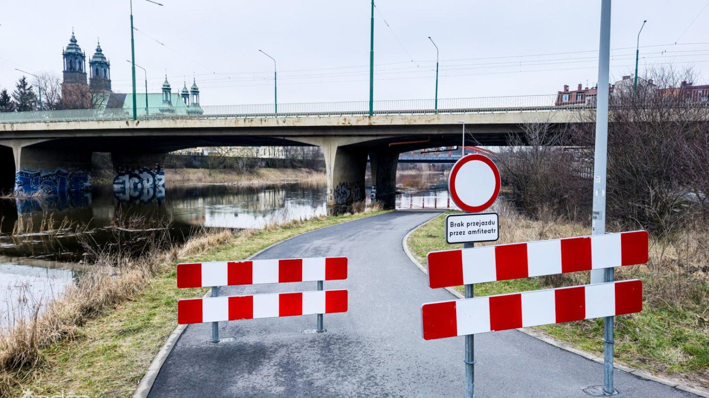 Poziom Warty w Poznaniu najwyższy od lat. Warta i Cybina zalewają pobliski teren