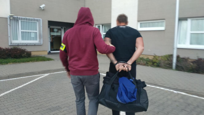 Nalot na Pradze Północ. Dilerów zastali w bieliźnie
