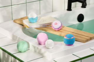 W Światowy Dzień Bomby do Kąpieli Lush stawia na swoje bestsellery