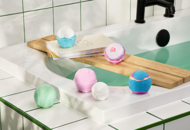 W Światowy Dzień Bomby do Kąpieli Lush stawia na swoje bestsellery