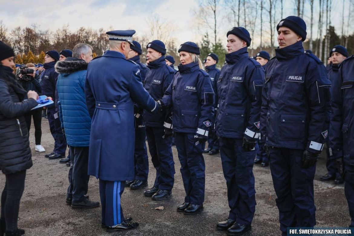 Nowi policjanci w świętokrzyskim garnizonie. W szeregi wstąpiło 58 funkcjonariuszy 