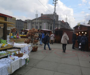 Na rynku w Katowicach rozpoczął się Jarmark Wielkanocny. Zobaczcie jak wyglądają stoiska [ZDJĘCIA]