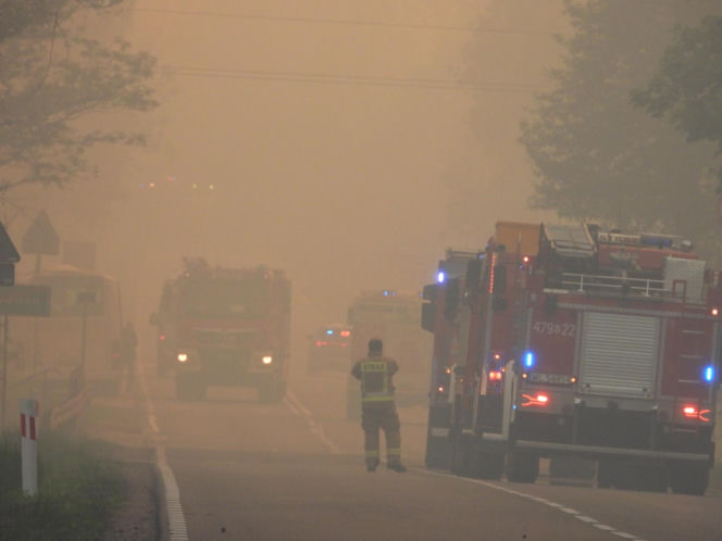 Strażacy walczą z potężnym pożarem na Mazowszu