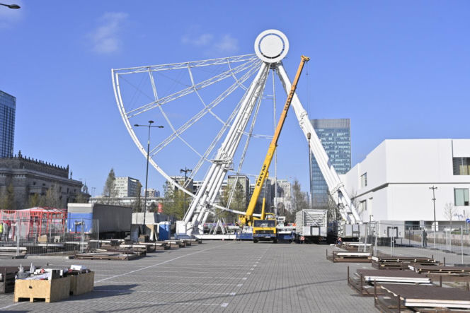 Dziwny obiekt w centrum Warszawy. Co tu powstaje? Stolica już stroi się na Boże Narodzenie!