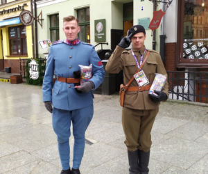 Gorące serca smagane wiatrem. Torunianie grają z WOŚP po raz trzydziesty! [FOTO]