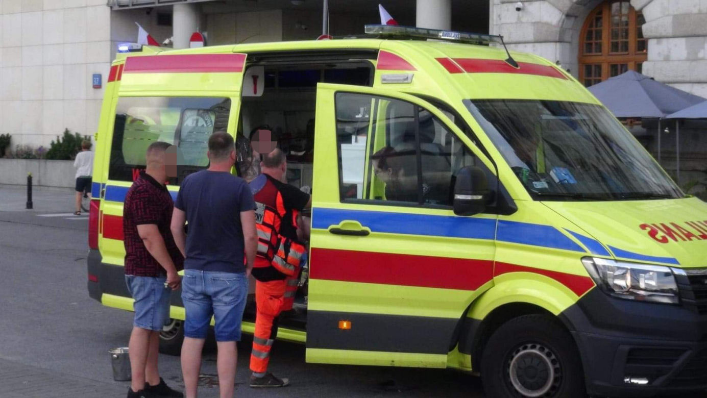 Horror. Atak Gruzinów z nożami w barze w Śródmieściu! Dwie osoby w szpitalu