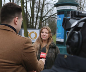 Studentki proszą o pomoc w pomaganiu