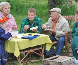 M jak miłość odc. 1085. Lucjan (Witold Pyrkosz), Basia (Gabriela Raczyńska), Ala (Olga Frycz), Paweł (Rafał Mroczek), Barbara (Teresa Lipowska)