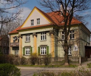 Przejęło nazwę od wchłoniętej wsi. Dzisiaj jest jednym z najważniejszych miast w województwie śląskim