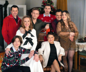 Barwy szczęścia, odcinek 3374: Emil (Artem Malaszczuk), Lucyna (Bożena Stachura), Asia (Anna Gzyra), Hubert (Marek Molak), Agata (Natalia Zambrzycka), Ignacy (Olaf Staszkiewicz), Staś (Olaf Kaprzyk), Daniel  (Marcin Bikowski)