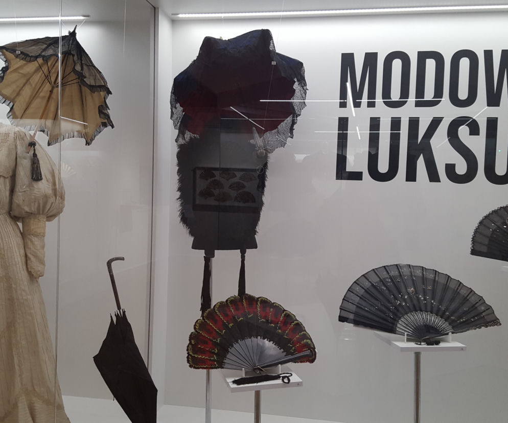 Wachlarze z piórami, torebki ze skór gadów i buty do stóp lotosowych. M.in. takie cuda można już oglądać w Muzeum Okręgowym w Rzeszowie!
