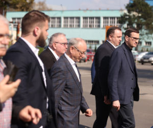 Premier Mateusz Morawiecki przed kopalnią w Zofiówce [GALERIA]