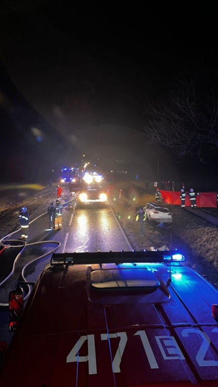  Śmiertelny wypadek pod Opocznem na drodze krajowej nr 12! Kierowca osobówki zginął w zderzeniu z ciężarówką [ZDJĘCIA]