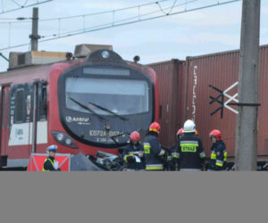 Lubanie pod Włocławkiem. Tragiczny wypadek w przejeździe kolejowym. Dwie osoby nie żyją