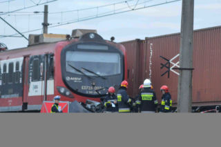 Lubanie pod Włocławkiem. Tragiczny wypadek w przejeździe kolejowym. Dwie osoby nie żyją