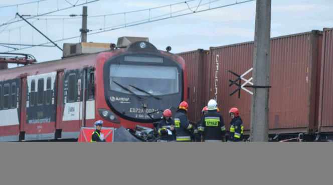 Lubanie pod Włocławkiem. Tragiczny wypadek w przejeździe kolejowym. Dwie osoby nie żyją