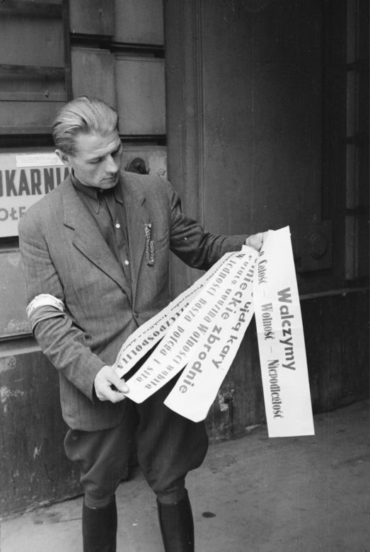 Powstanie Warszawskie. Na początku była euforia. Widać to na zdjęciach Lokajskiego