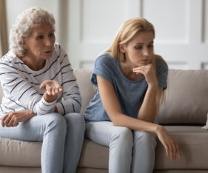 Czy do teściowej trzeba mówić mamo? Ekspertka stawia sprawę jasno