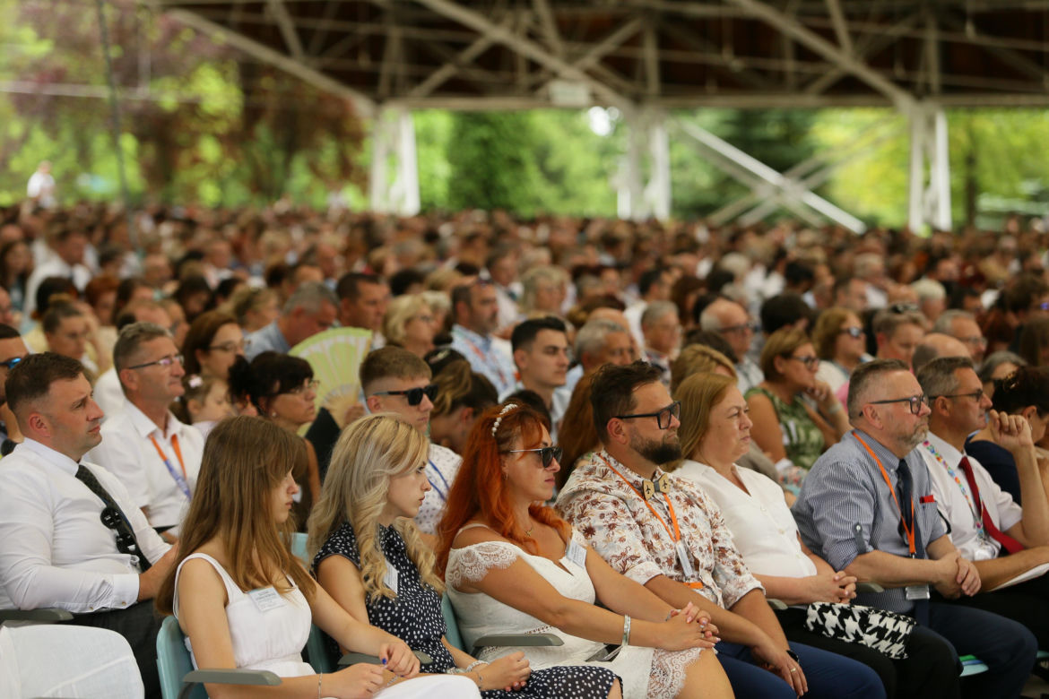 Kongres Świadków Jehowy 2024. W niedzielnych wydarzeniach wzięły udział tłumy