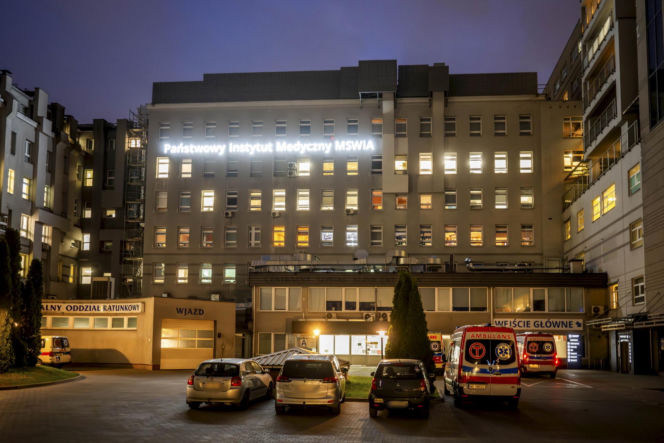 Andrzej Poczobut już w Warszawie. Jest w szpitalu MSWiA na badaniach lekarskich