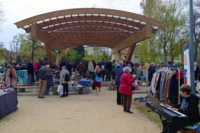 Pchli targ na Pogodnie