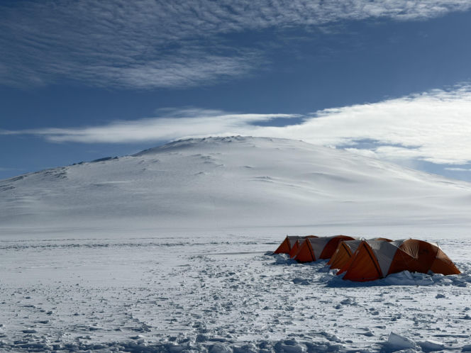 Siedlczanin Kryspin Mitura ukończył Koronę Ziemi oraz Koronę Wulkanów Ziemi w rozszerzonym wariancie „Double Seven Summits”!