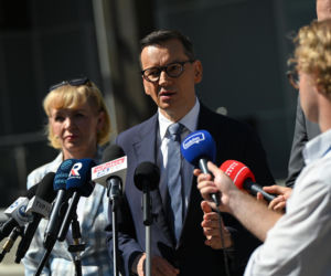 Konferencja posłów PiS przed Szpitalem Południowym z udziałem Mateusza Morawieckiego