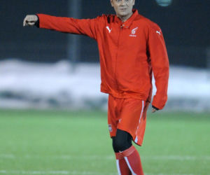 Donald Tusk gra w piłkę