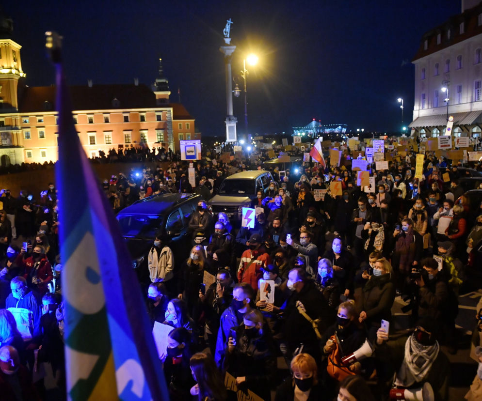 Ruszyły protesty kobiet w Warszawie