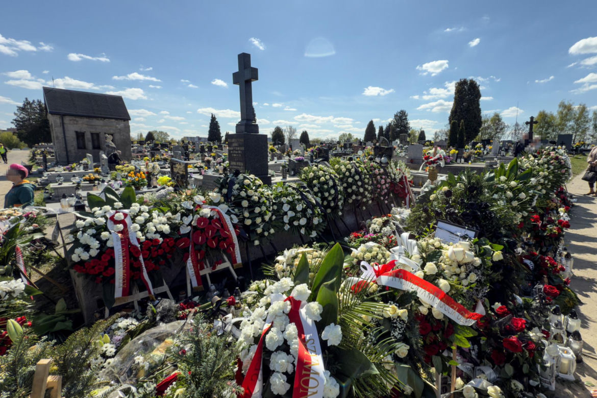 Tak wygląda grób Łukasza Litewki dzień po pogrzebie. Widok rozdziera serce