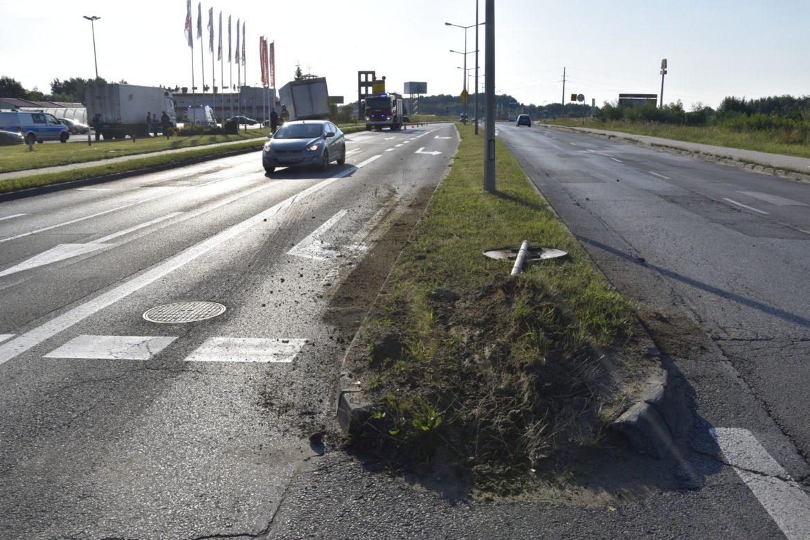 Kierowca ciężarówki zgubił naczepę w Tarnowie