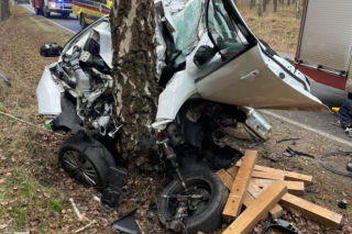 Z auta została tylko kupa złomu! To cud, że nikt nie zginął. Zdjęcia szokują