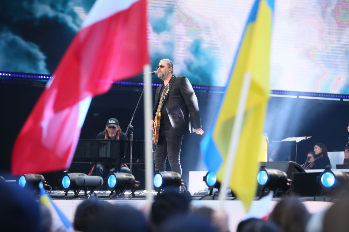 Zagrali dla Ukrainy. Najwięksi artyści wzięli udział w koncercie na pl. Piłsudskiego