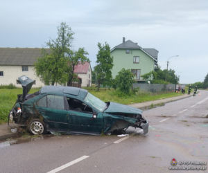 Szla. Z potworną mocą uderzył w betonowy przepust! NIE ŻYJE 21-latek!