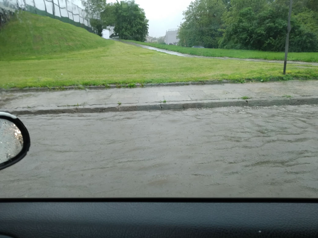 Ulewy w Małopolsce 23.05.2019: Ulice zamieniły się w rwące rzeki, sytuacja jest dramatyczna