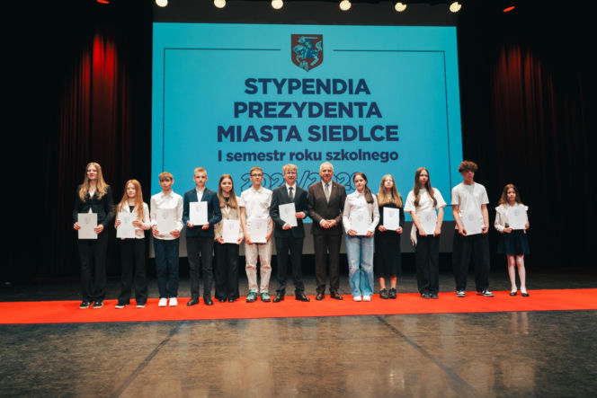 Najzdolniejsi uczniowie odebrali stypendia Prezydenta Miasta Siedlce