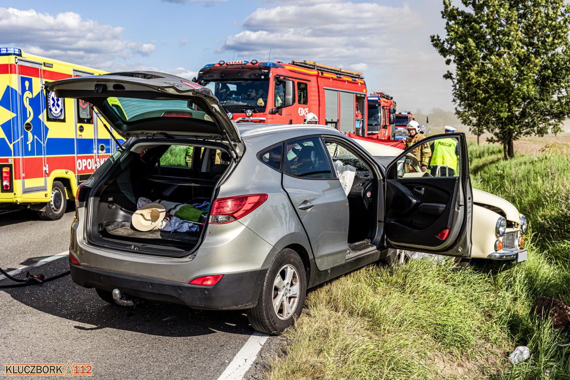 Wypadek śmiertelny pod Kluczborkiem. Zginęli kierowca i pasażer zabytkowej syreny